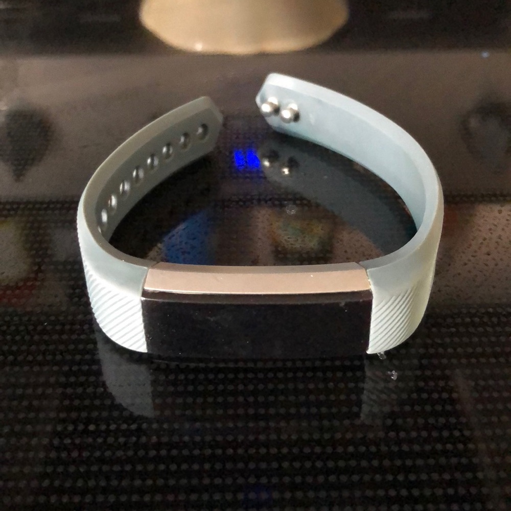 Fitbit Alta ✨EXCELLENT CONDITION✨BRAND NEW STRAPS✨